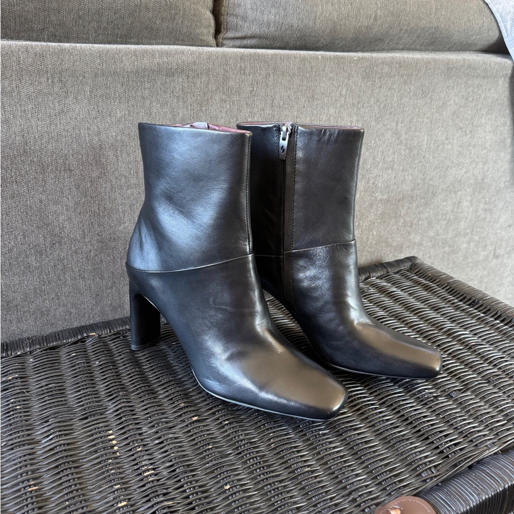 SARTO Elegant Black Leather Ankle Boots